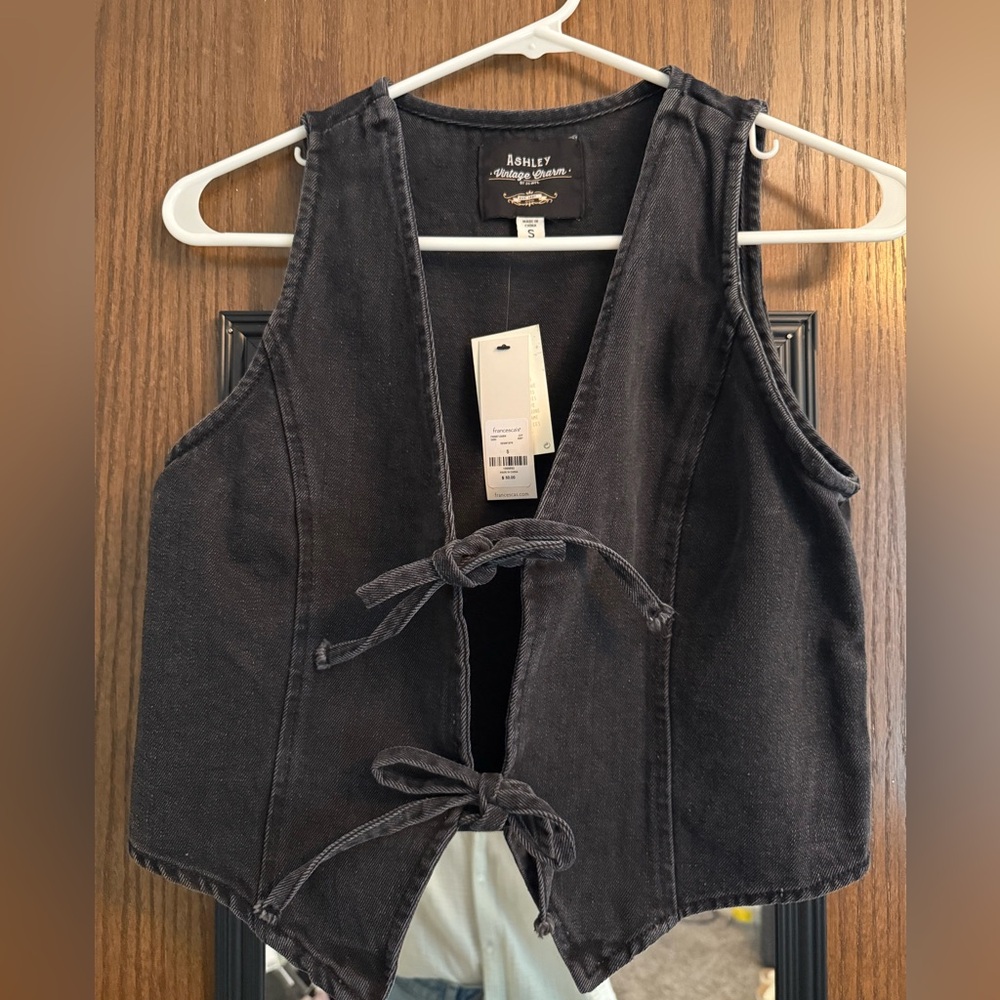 Francesca's Collections Black Tie-Front Tank Top